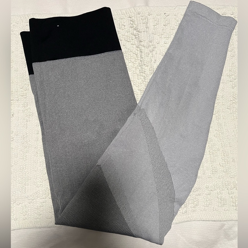 AERIE 💚 Black and Gray leggings